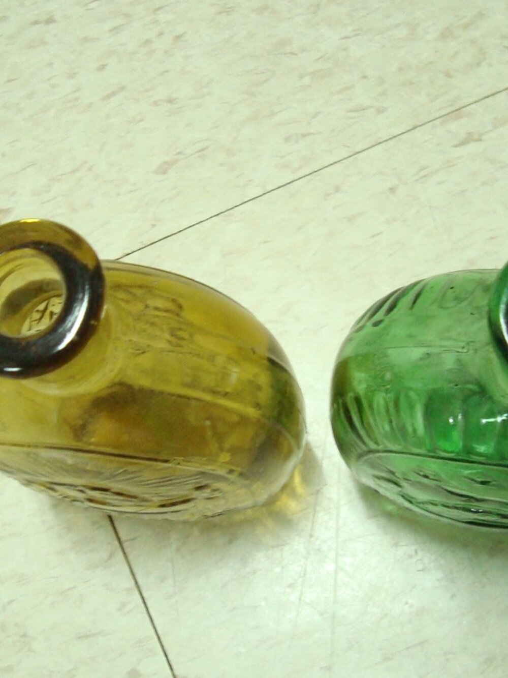 2 VINTAGE BOTTLE - Picture 4 of 4